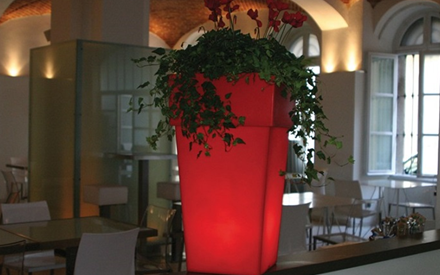 SERRALUNGA | TORRE PLANTERS ILLUMINATED