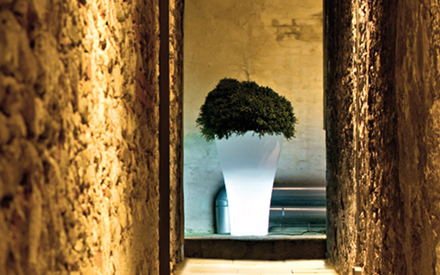 SERRALUNGA | MING HIGH OUTDOOR PLANTER WITH LIGHT